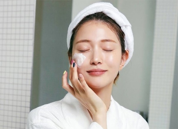 Người rửa mặt sạch hay người skincare nhiều bước, ai sẽ nhanh đánh bay mụn, sở hữu làn mịn màng? - 4